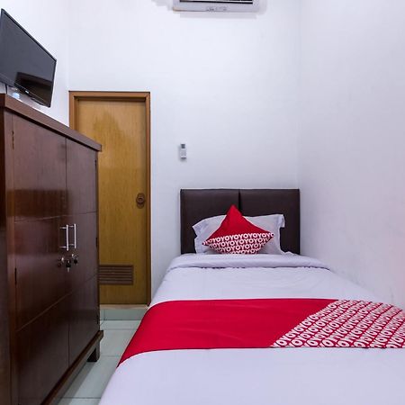 Hotel Vaccinated Staff - OYO 1082 Kost Arie 1 Jakarta Exterior foto
