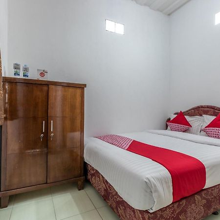 Hotel Vaccinated Staff - OYO 1082 Kost Arie 1 Jakarta Exterior foto