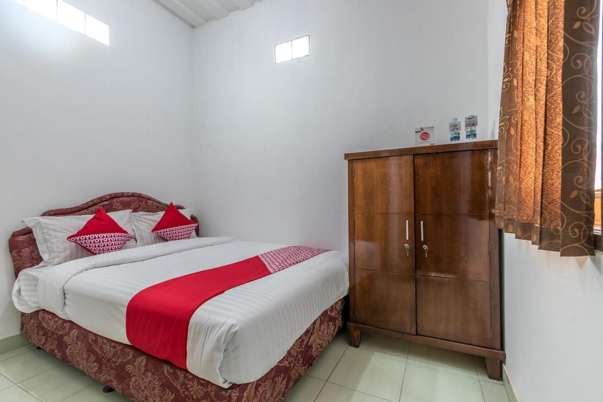 Hotel Vaccinated Staff - OYO 1082 Kost Arie 1 Jakarta Exterior foto