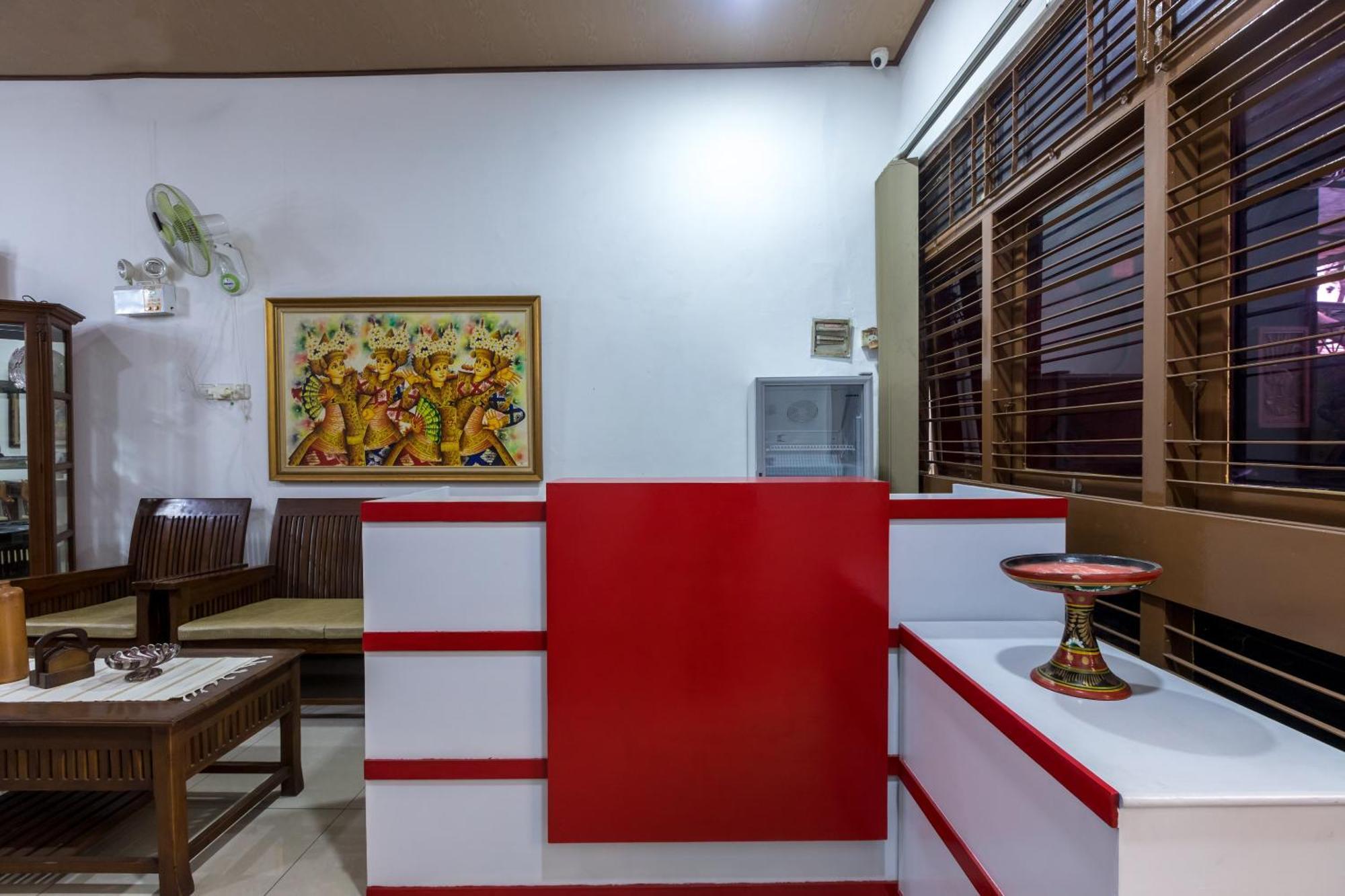 Hotel Vaccinated Staff - OYO 1082 Kost Arie 1 Jakarta Exterior foto